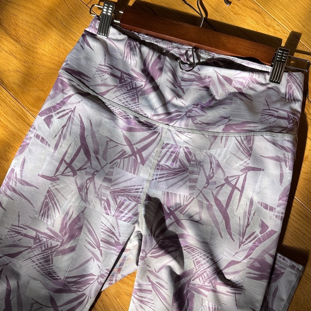 Women's Purple Patterned Leggings Medium - Picture 2 of 4